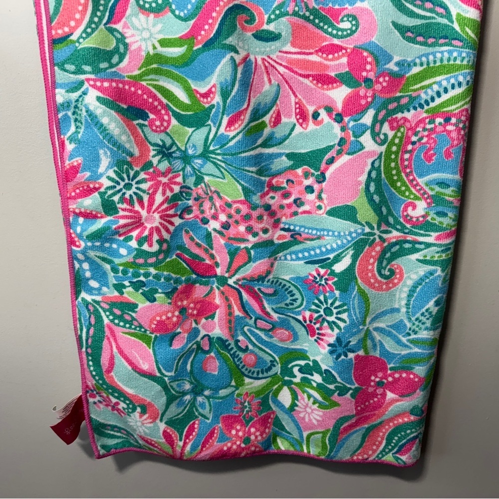 Lilly Pulitzer Oversized Beach Lounge
Towel, 40 x 72 - Picture 5 of 8